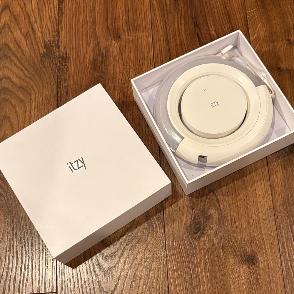 Itzy White Official Fan Light